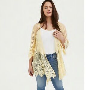 Torrid Yellow Lace Scalloped Kimono 3/4